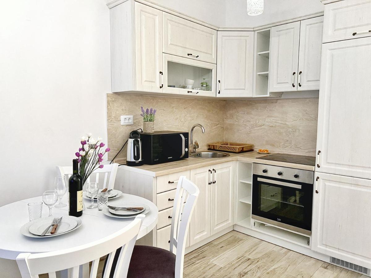 Yourhome Beach Apartments Добра вода Екстериор снимка