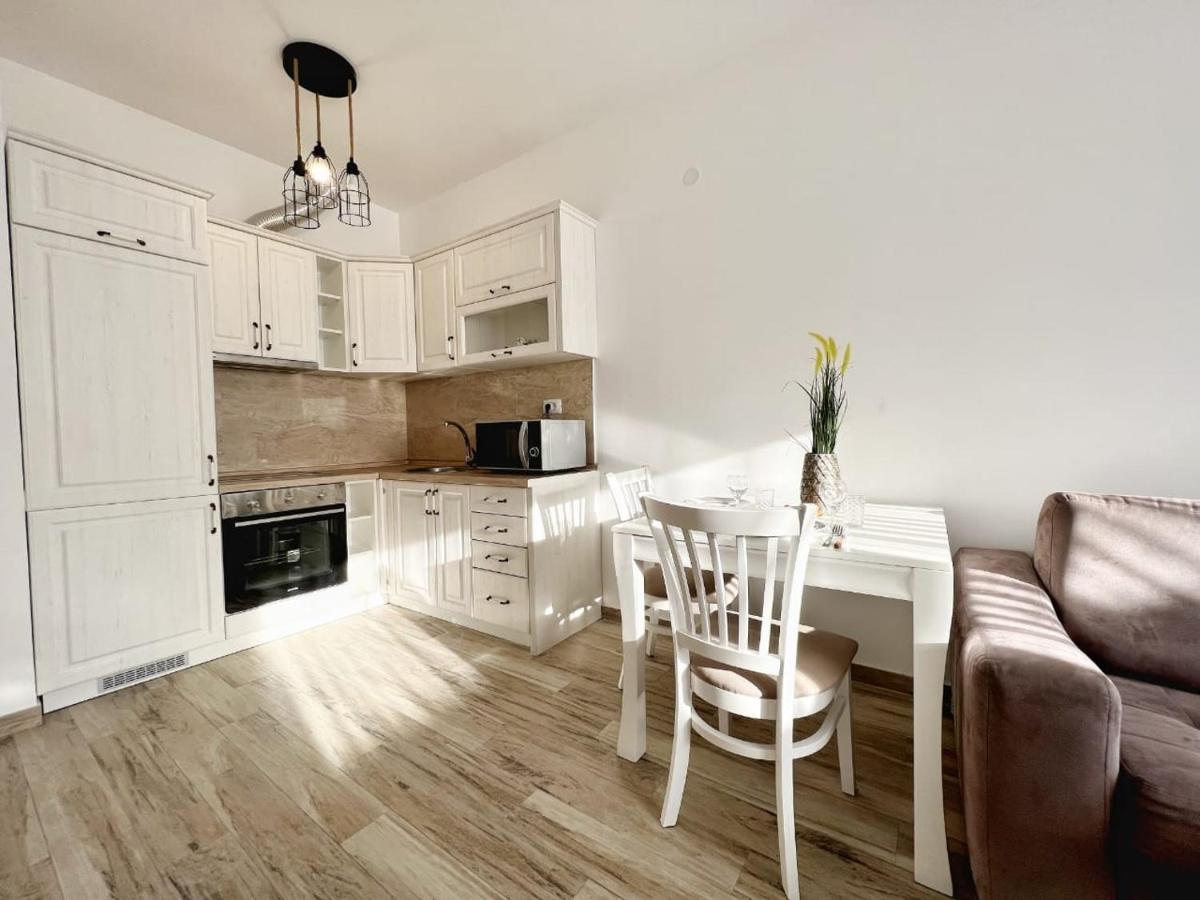 Yourhome Beach Apartments Добра вода Екстериор снимка
