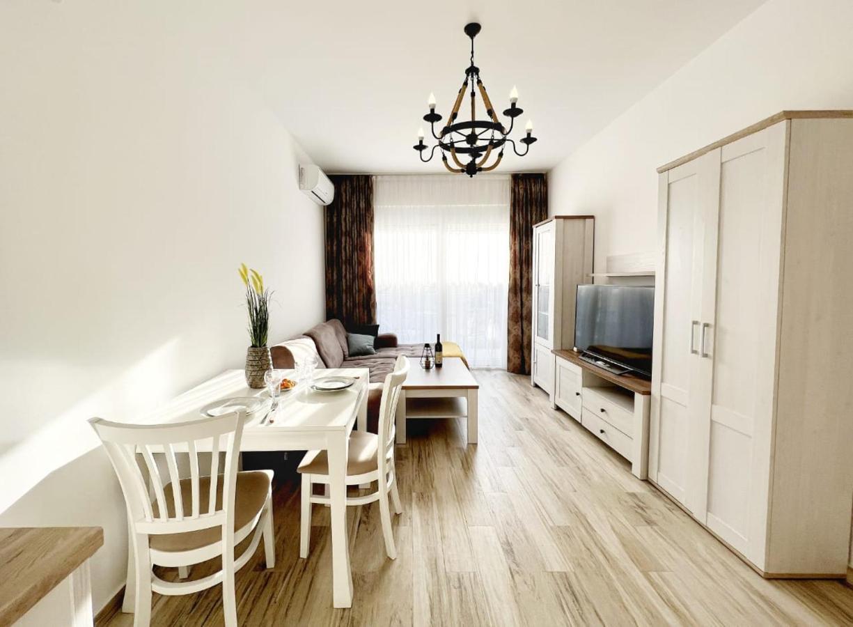 Yourhome Beach Apartments Добра вода Екстериор снимка